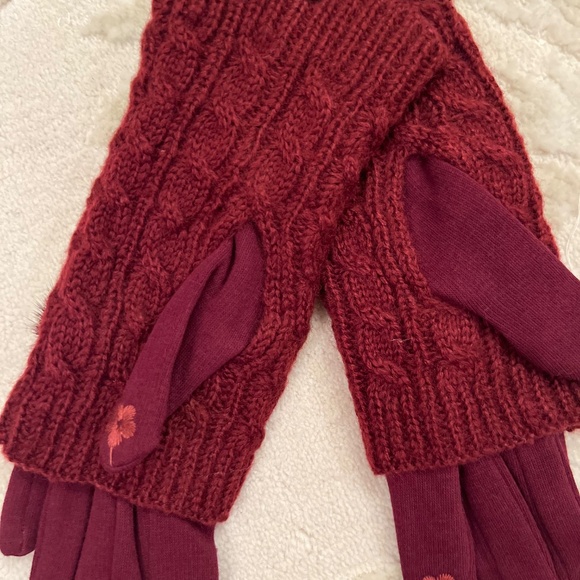 UGG GLOVES WINTER BURGUNDY NWT - Picture 3 of 3